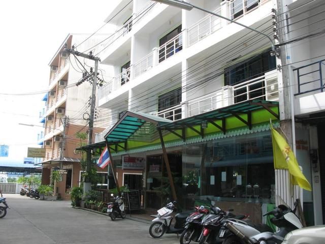 TRIPLE RUND PLACE