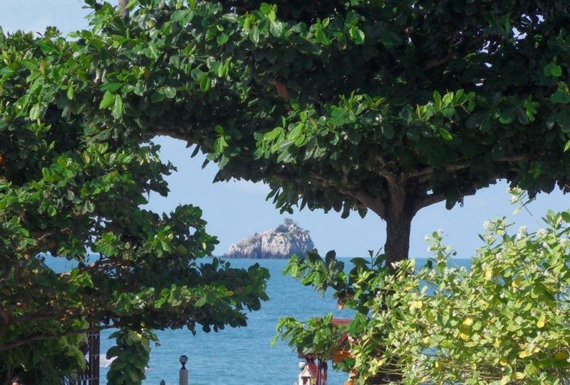 BAY BEACH RESORT (EX. CHOENG MON BEACH HOTEL & SPA) — фото 16