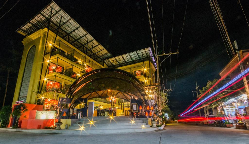 BHUNDHARI CHAWENG BEACH RESORT