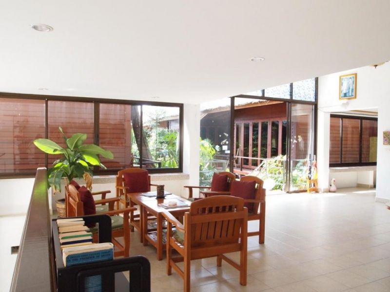 LIPA BAY RESORT