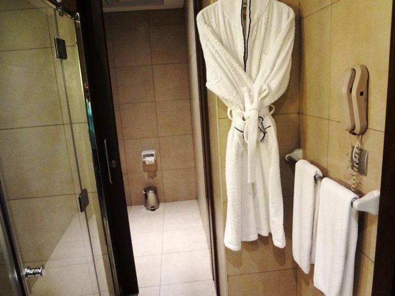 OAKS LIWA EXECUTIVE SUITES — фото 11