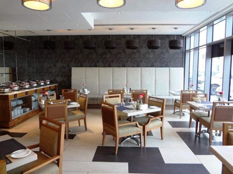 OAKS LIWA EXECUTIVE SUITES — фото 13