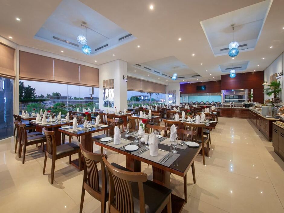 RAMADA BY WYNDHAM BEACH HOTEL AJMAN — фото 4