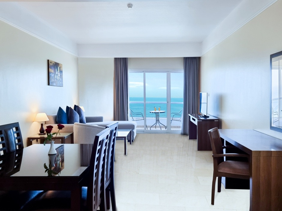 RAMADA BY WYNDHAM BEACH HOTEL AJMAN — фото 17