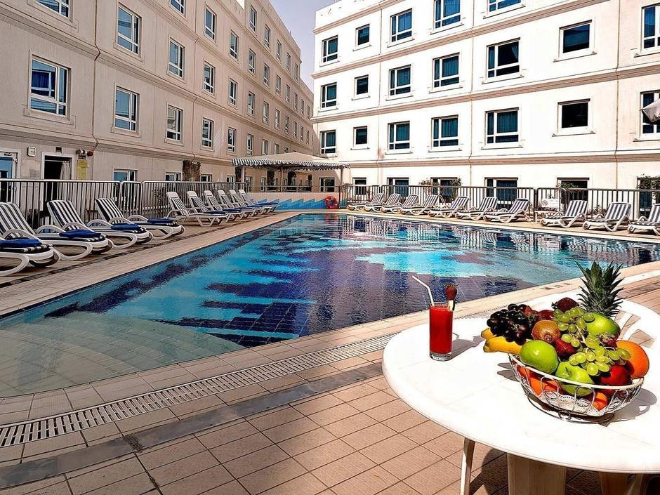 AL BUSTAN CENTRE & RESIDENCE — фото 2