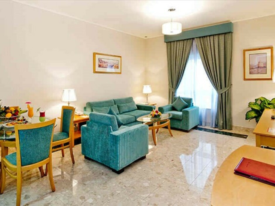 AL BUSTAN CENTRE & RESIDENCE — фото 14