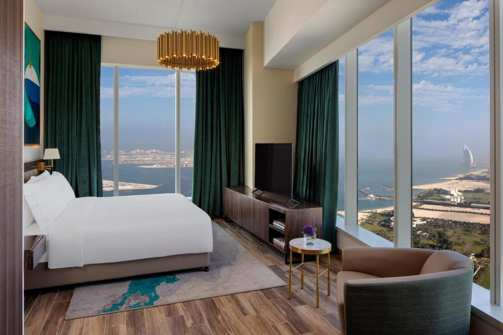 AVANI+ PALM VIEW DUBAI HOTEL & SUITES