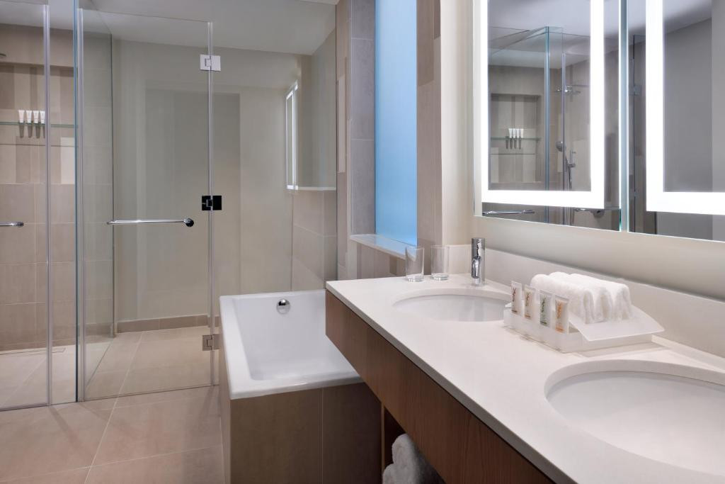 HOLIDAY INN & SUITES DUBAI FESTIVAL CITY — фото 18