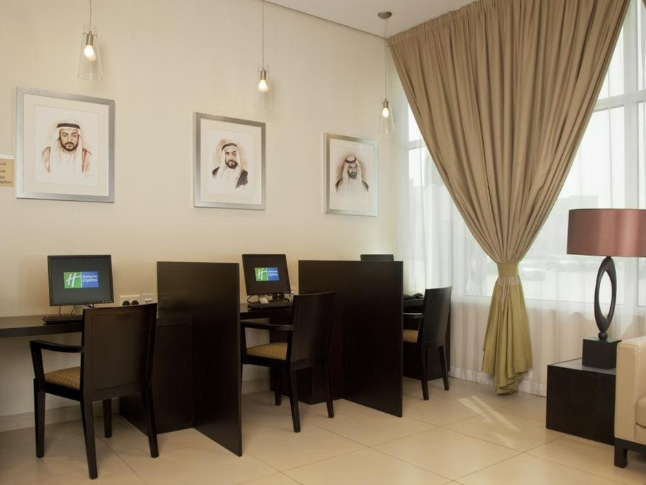 HOLIDAY INN EXPRESS INTERNET CITY — фото 10
