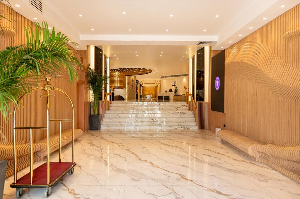 MAJESTIC CITY RETREAT HOTEL (EX. MAJESTIC HOTEL TOWER) — фото 4