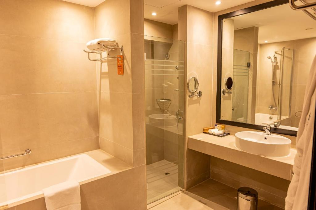 MAJESTIC CITY RETREAT HOTEL (EX. MAJESTIC HOTEL TOWER) — фото 14