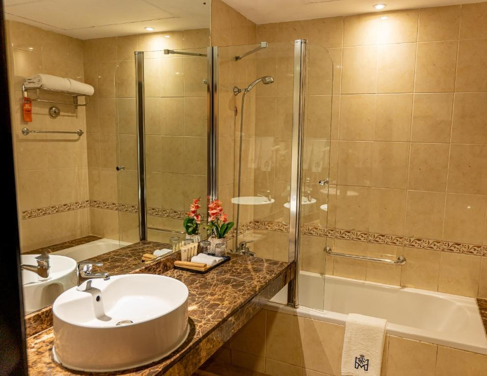 MAJESTIC CITY RETREAT HOTEL (EX. MAJESTIC HOTEL TOWER) — фото 15
