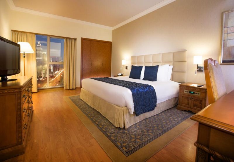 MILLENNIUM PLAZA DOWNTOWN SUITES (EX. CROWNE PLAZA) — фото 4