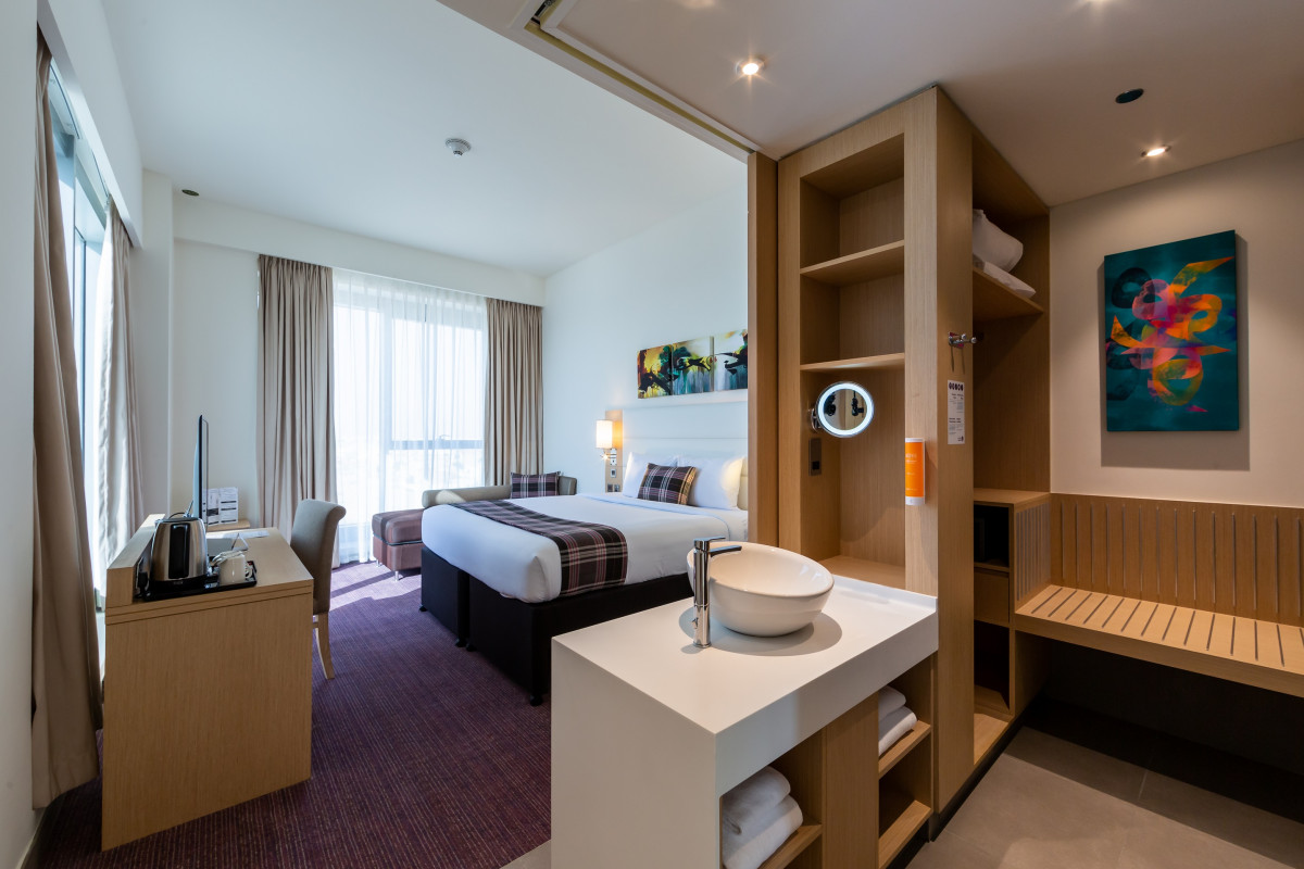 PREMIER INN DRAGON MART HOTEL — фото 9