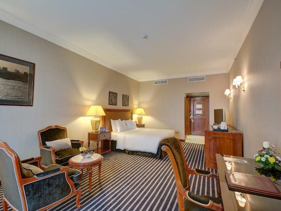 ROYAL ASCOT HOTEL — фото 4