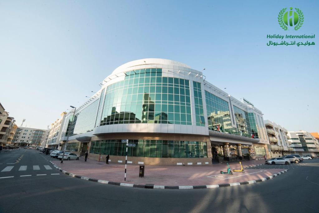 SUNDAY HOTEL HOLIDAY INTERNATIONAL DUBAI (EX. HOLIDAY INTERNATIONAL HOTEL EMBASSY DISTRICT)