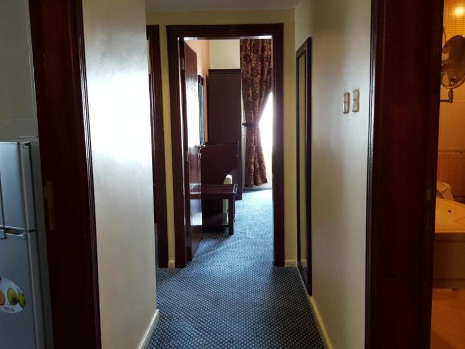 AL BUSTAN TOWER HOTEL SUITES — фото 4