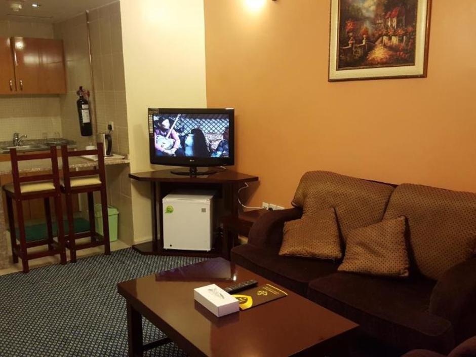 AL BUSTAN TOWER HOTEL SUITES — фото 5