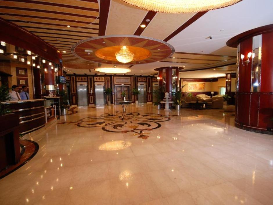 AL BUSTAN TOWER HOTEL SUITES — фото 7