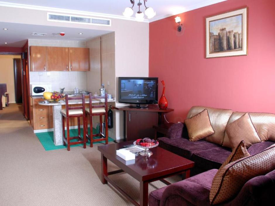 AL BUSTAN TOWER HOTEL SUITES — фото 8