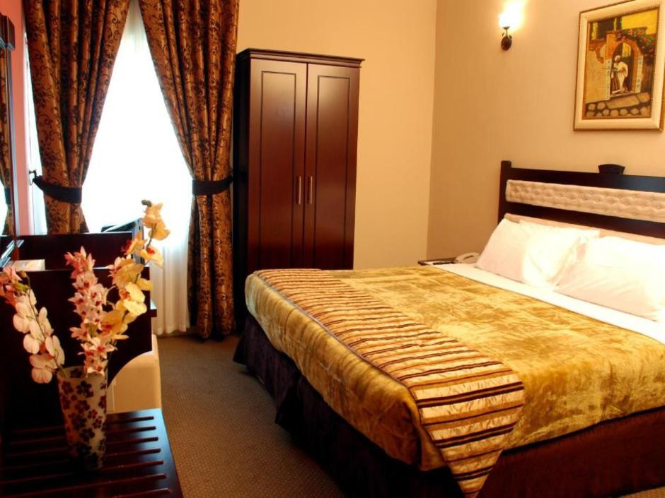AL BUSTAN TOWER HOTEL SUITES — фото 9