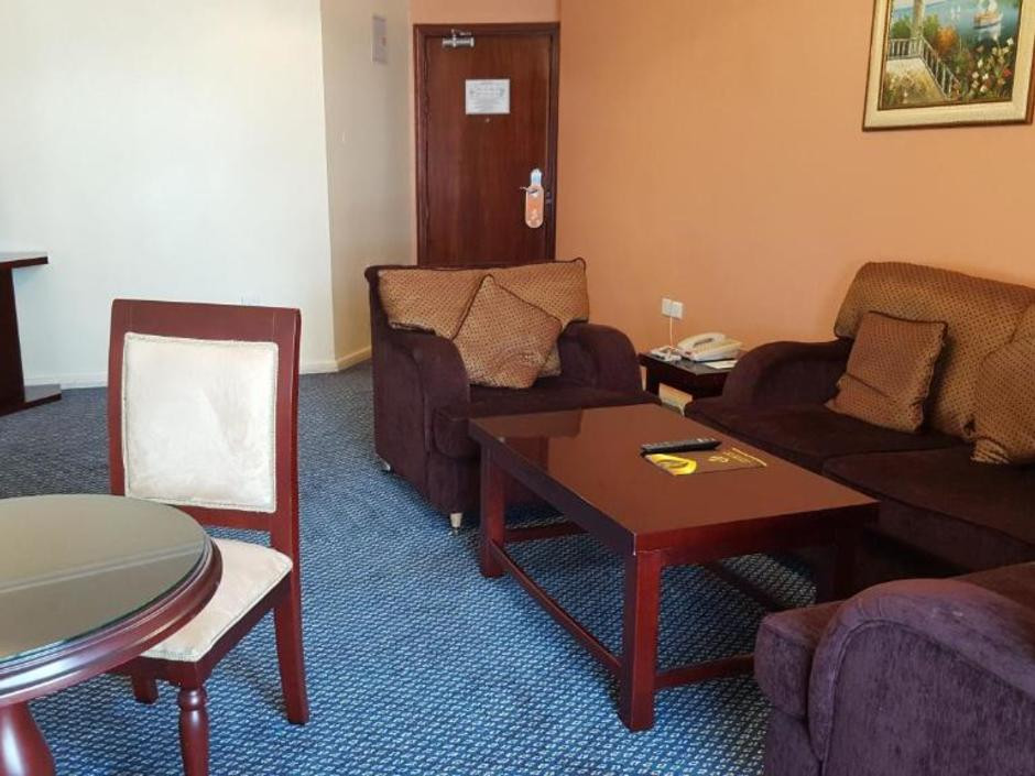 AL BUSTAN TOWER HOTEL SUITES — фото 17