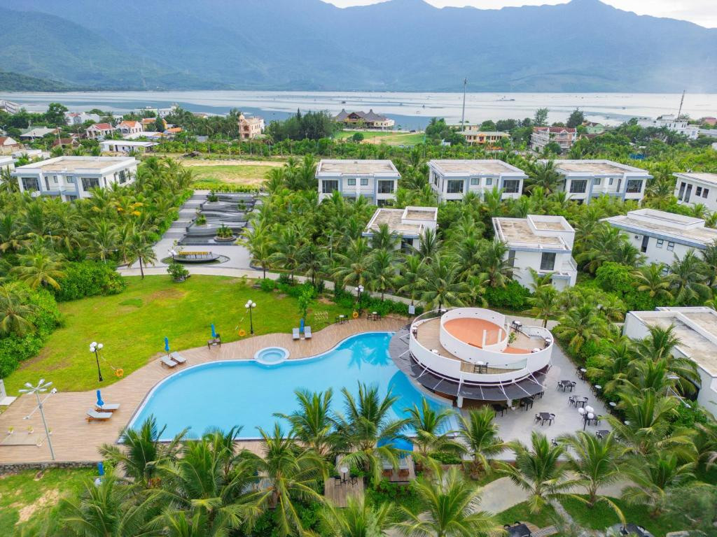 LANGCO BAY RETREAT HUE — фото 15