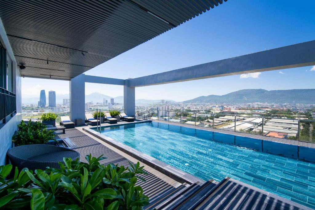 LUXTERY HOTEL — фото 2