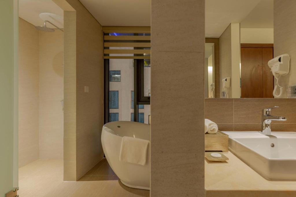 MAXIMILAN DANANG BEACH HOTEL — фото 3