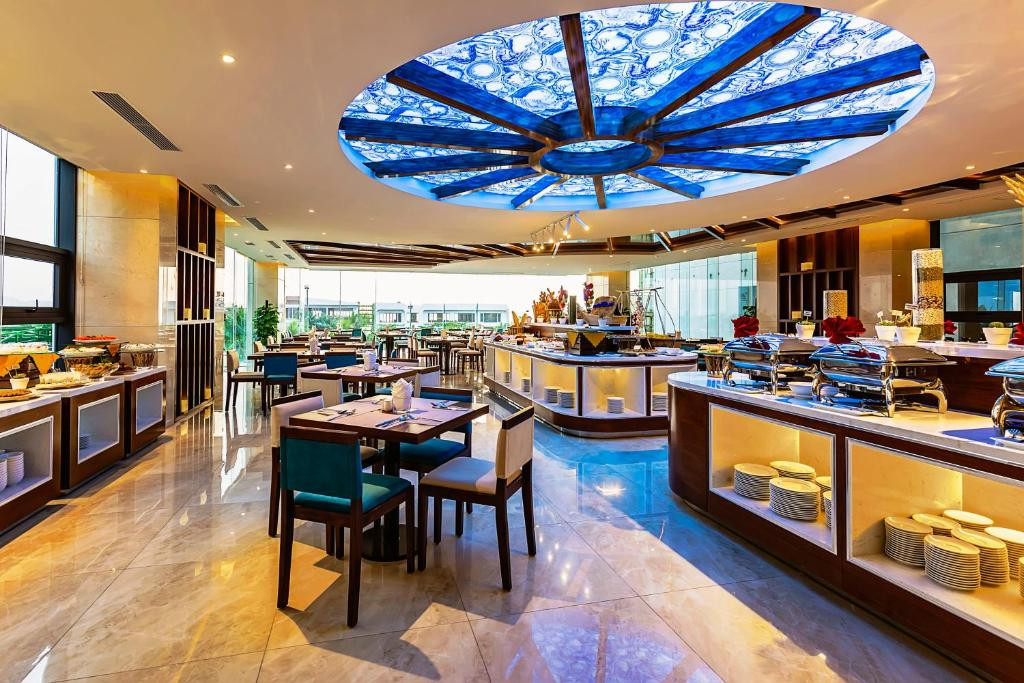 MAXIMILAN DANANG BEACH HOTEL — фото 4