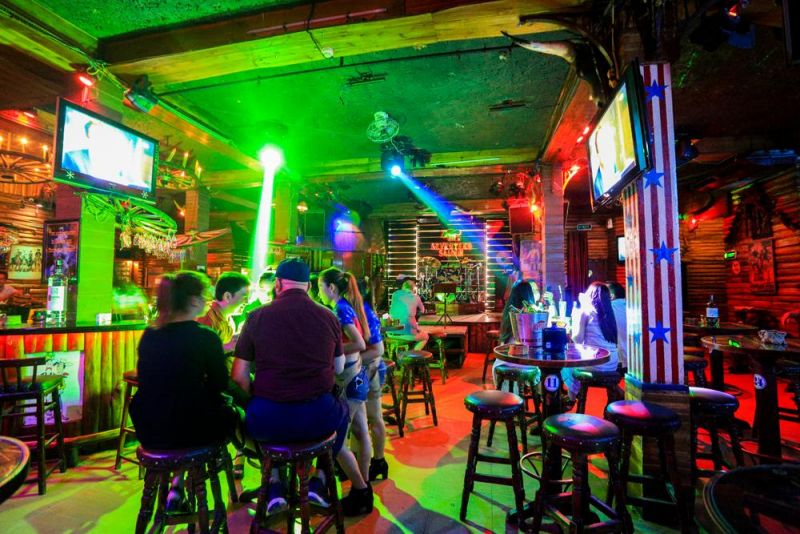 SEVENTEEN SALOON — фото 17