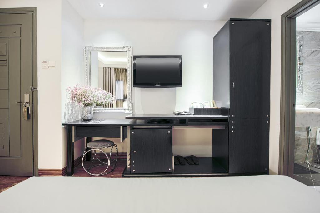 A & EM CORP THE PETIT HOTEL — фото 4