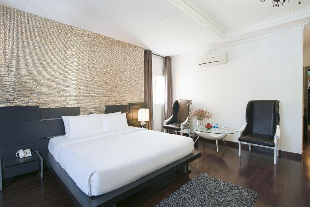 A & EM CORP THE PETIT HOTEL — фото 10