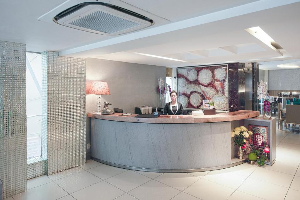 A & EM CORP THE PETIT HOTEL — фото 13