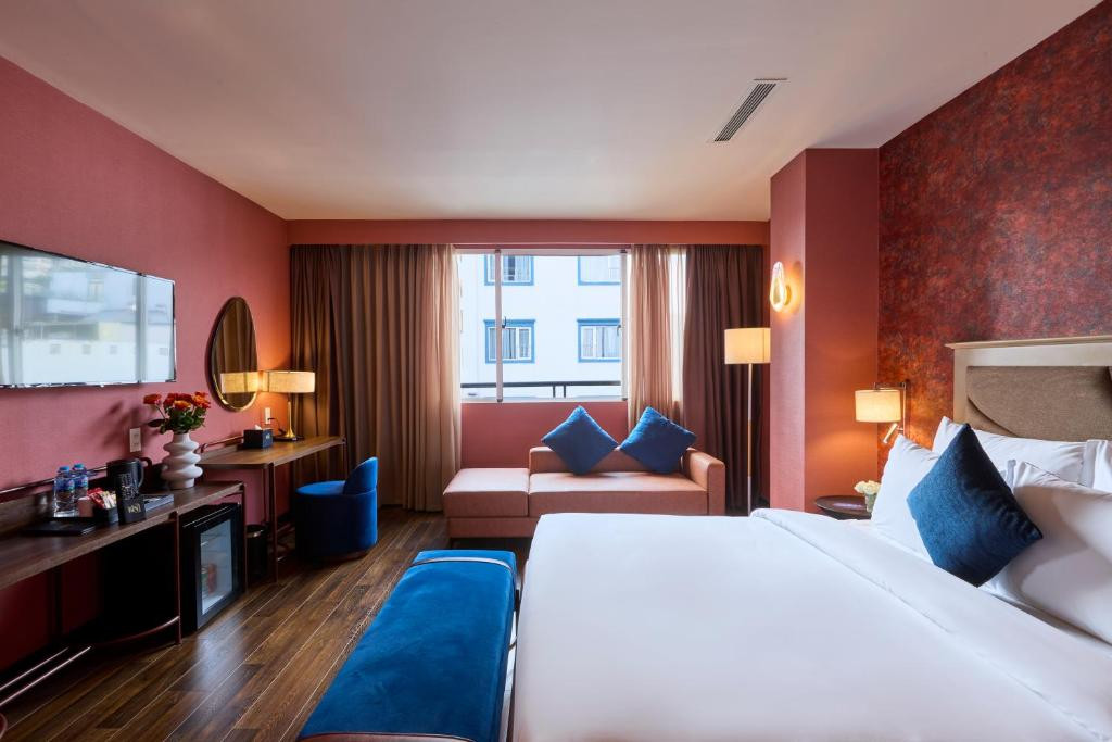 KIN HOTEL LY TU TRONG 