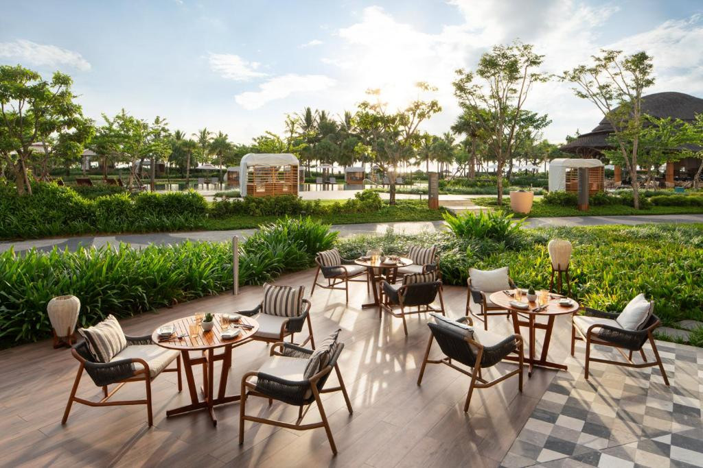 NEW WORLD HOIANA BEACH & RESORT — фото 16