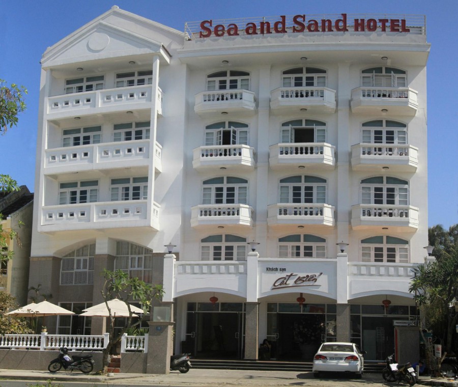 SEA & SAND