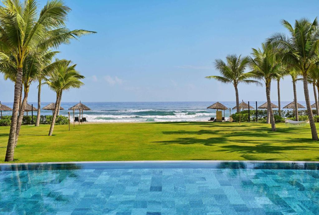 WYNDHAM HOI AN ROYAL BEACHFRONT RESORT & VILLAS — фото 11