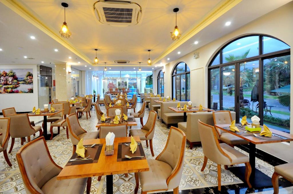 CROWN NGUYEN HOANG HOTEL — фото 15