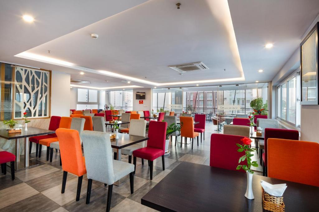 MAPLE LEAF HOTEL & APARTMENT — фото 10