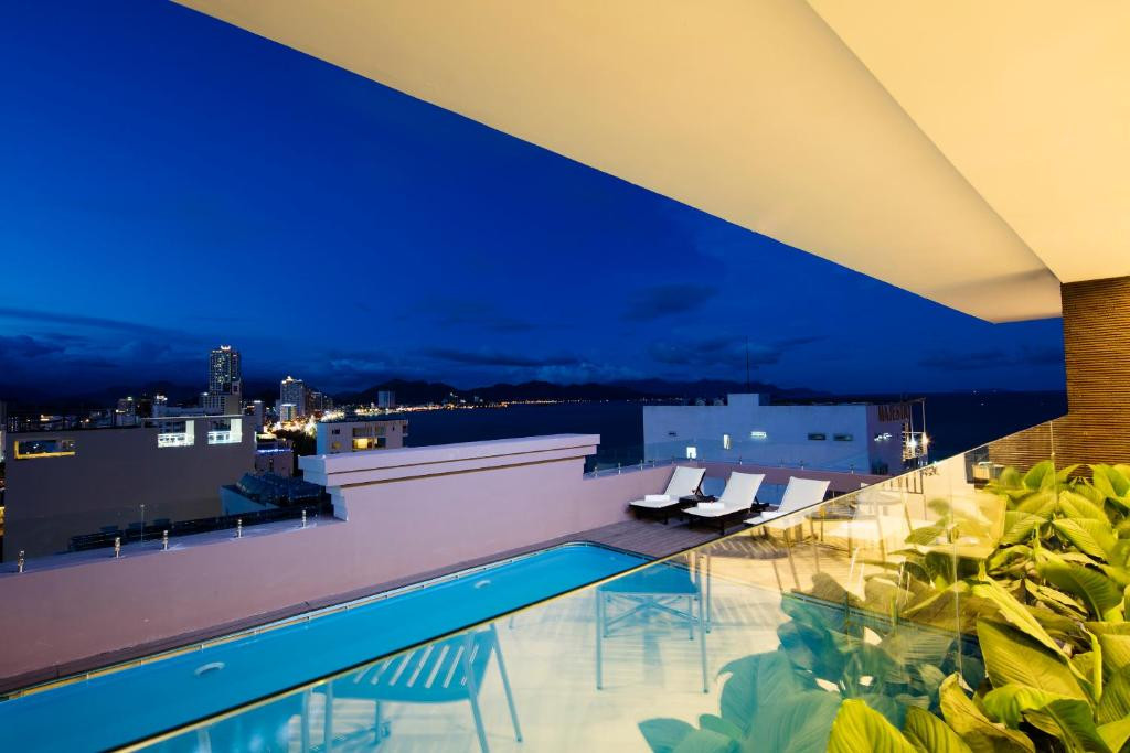 MERITON HOTEL NHA TRANG (EX. LA SERA)