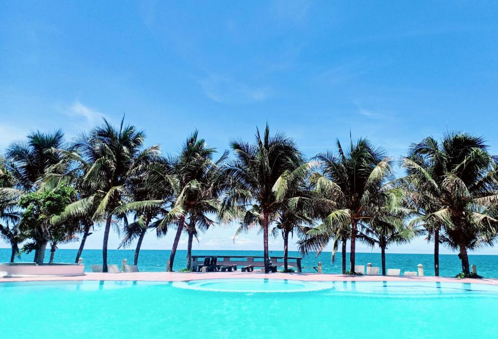 PACIFIC BEACH RESORT