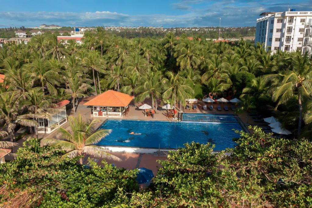 SEA LION BEACH RESORT & SPA (EX.DESSOLE BEACH RESORT MUI NE) — фото 12
