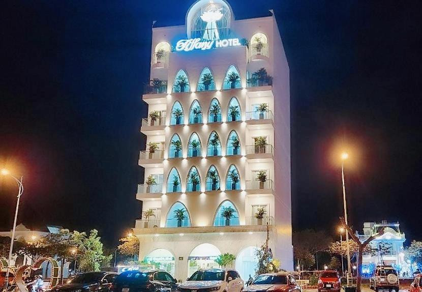 TIFFANY HOTEL & RESTAURANT