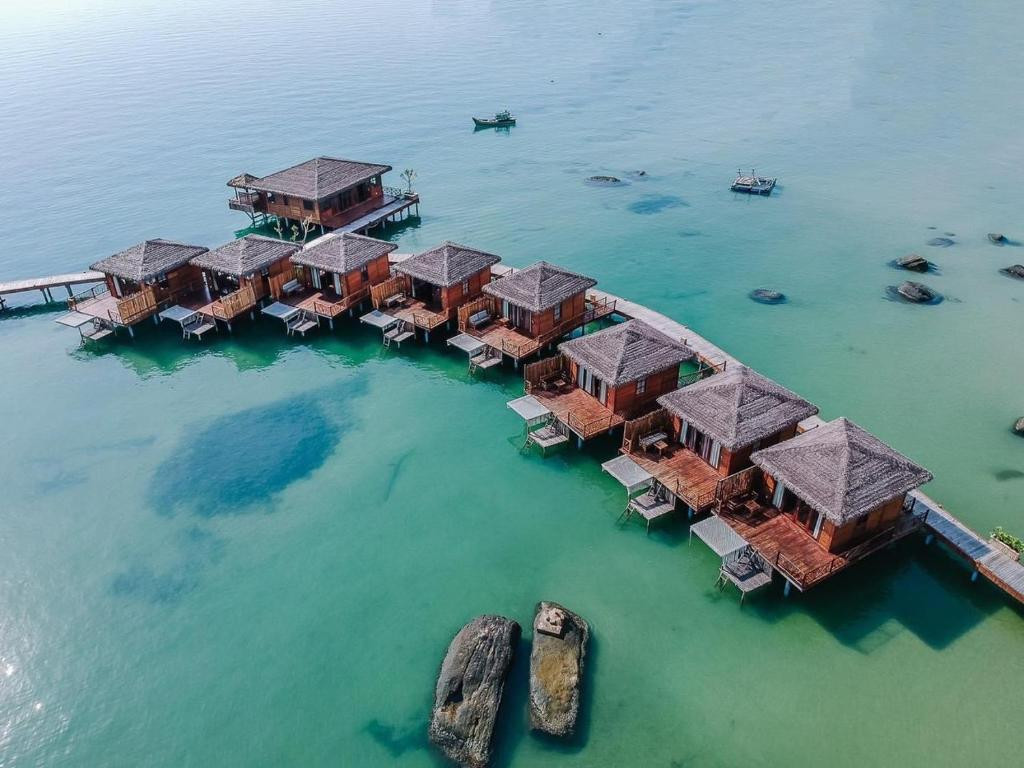 ROCKS BEACH BOUTIQUE